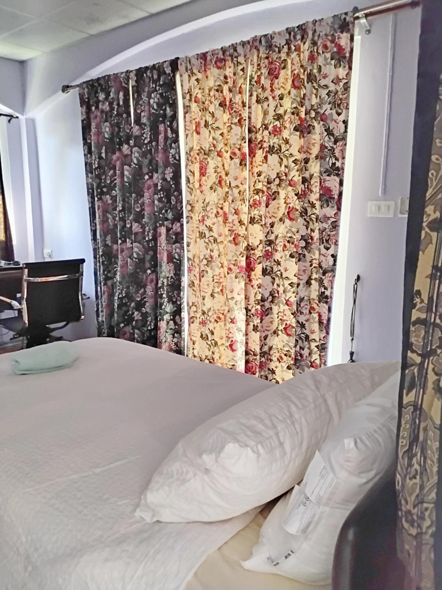 Mango Tree Guestroom Bangkok Esterno foto